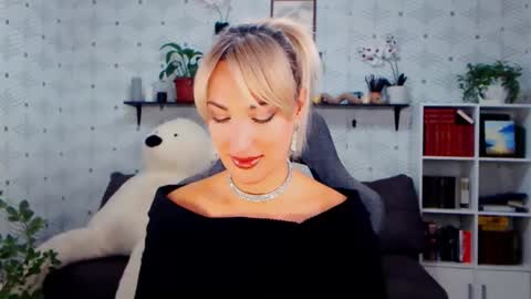 MillaXQueen online show from 10/11/25, 12:47