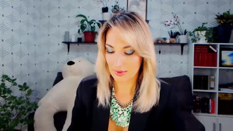 MillaXQueen online show from 11/18/25, 02:43