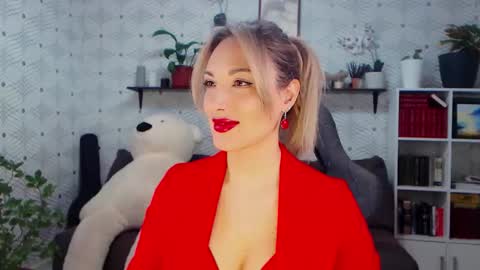 MillaXQueen online show from 02/08/26, 09:34