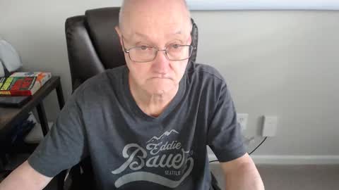 Snapshot of millenium0129 chatting on 04/20/26, 06:09 millenium0129 online show from 04/20/26, 06:09