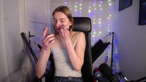 Snapshot of millie_lacroix chatting on 01/28/25, 09:19 millie_lacroix online show from 01/28/25, 09:19