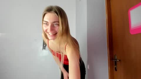 Snapshot of millie_lacroix chatting on 03/14/26, 01:49 millie_lacroix online show from 03/14/26, 01:49