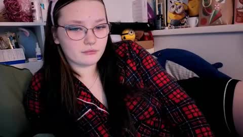Snapshot of milliedoll chatting on 01/07/26, 03:53 Millie online show from 01/07/26, 03:53