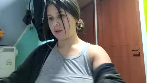 Snapshot of milliesweet77 chatting on 11/02/25, 04:59 milli online show from 11/02/25, 04:59