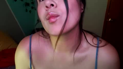 Snapshot of milliesweet77 chatting on 11/28/25, 05:48 milli online show from 11/28/25, 05:48