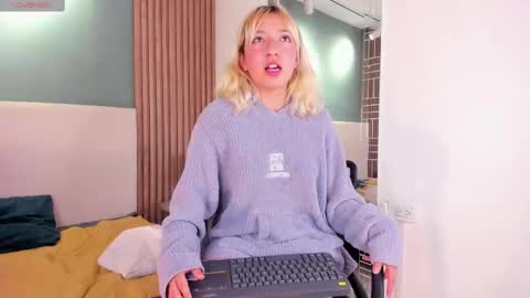 milly_cute online show from 03/04/25, 03:37