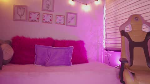 Snapshot of milly_kenner chatting on 02/02/26, 06:50 MILLY online show from 02/02/26, 06:50