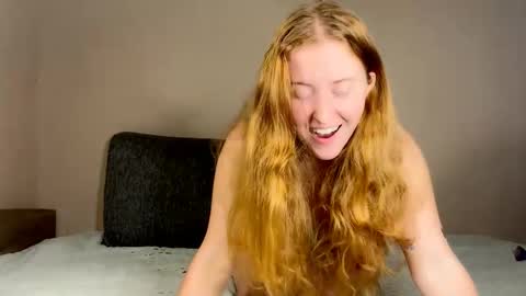 Snapshot of milly_milliy chatting on 11/21/25, 08:29 Milly online show from 11/21/25, 08:29