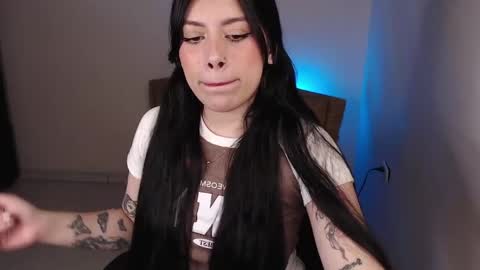 Snapshot of millyx_ chatting on 05/19/26, 01:56 Emily online show from 05/19/26, 01:56