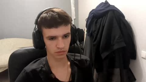 Snapshot of miloray_ chatting on 05/19/26, 11:33 Denis online show from 05/19/26, 11:33