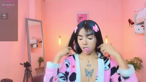 milu_carbajal_x online show from 12/22/25, 09:45