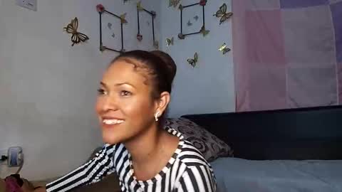 Snapshot of milu_curly chatting on 10/18/25, 05:32 Milu online show from 10/18/25, 05:32