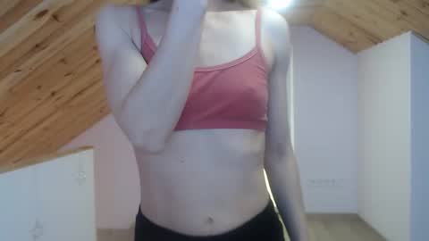 milusea online show from 10/05/25, 12:25