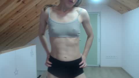 milusea online show from 10/28/25, 04:31