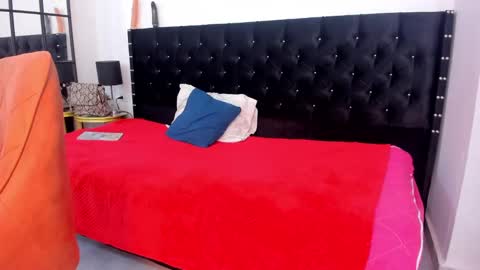 Snapshot of miluuu18 chatting on 12/16/24, 04:13 Miluu online show from 12/16/24, 04:13