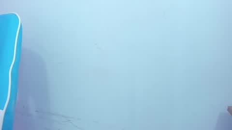 Snapshot of miluuu18 chatting on 01/05/25, 03:32 Miluu online show from 01/05/25, 03:32