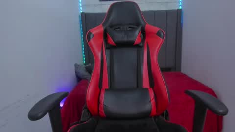 Snapshot of miluuu18 chatting on 01/13/25, 03:12 Miluu online show from 01/13/25, 03:12