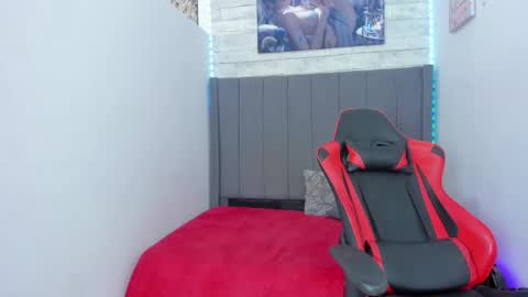 Snapshot of miluuu18 chatting on 01/24/25, 03:00 Miluu online show from 01/24/25, 03:00