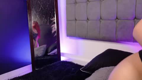 Snapshot of miluv19 chatting on 11/13/25, 09:03 miluv19 online show from 11/13/25, 09:03