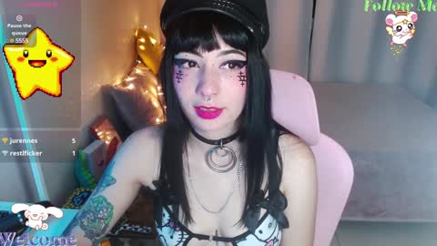 Snapshot of mily_milk_ chatting on 12/11/24, 08:15 mily_milk_ online show from 12/11/24, 08:15