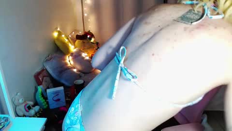 Snapshot of mily_milk_ chatting on 02/17/25, 06:31 mily_milk_ online show from 02/17/25, 06:31