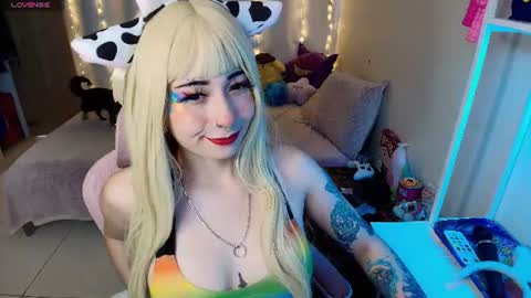 Snapshot of mily_milk_ chatting on 07/23/26, 11:19 mily_milk_ online show from 07/23/26, 11:19