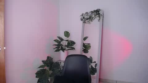 Snapshot of mily_ortiz chatting on 12/18/25, 03:51 Mily Ortiz online show from 12/18/25, 03:51