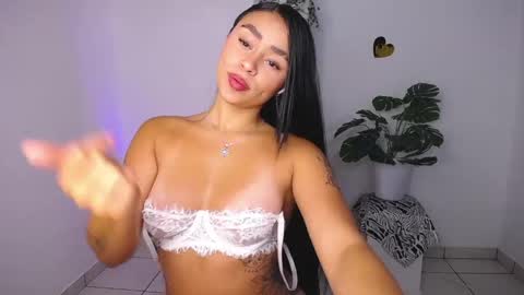 Snapshot of mily_ortiz chatting on 04/15/26, 02:46 Mily Ortiz online show from 04/15/26, 02:46