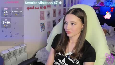 Snapshot of milyamess chatting on 02/21/25, 06:59 Emily online show from 02/21/25, 06:59