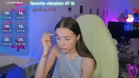 Snapshot of milyamess chatting on 03/10/25, 02:48 Emily online show from 03/10/25, 02:48