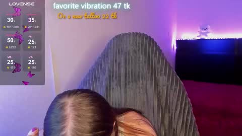 Snapshot of milyamess chatting on 09/24/25, 04:21 Emily online show from 09/24/25, 04:21