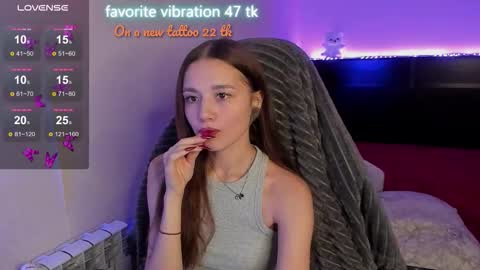 Snapshot of milyamess chatting on 09/29/25, 06:24 Emily online show from 09/29/25, 06:24