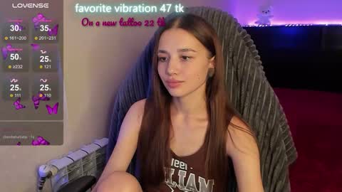 Snapshot of milyamess chatting on 10/08/25, 02:36 Emily online show from 10/08/25, 02:36