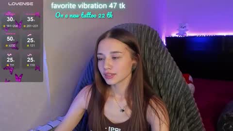 Snapshot of milyamess chatting on 10/12/25, 12:48 Emily online show from 10/12/25, 12:48