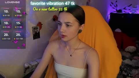 Snapshot of milyamess chatting on 10/26/25, 03:51 Emily online show from 10/26/25, 03:51