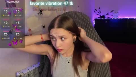 Snapshot of milyamess chatting on 10/28/25, 05:15 Emily online show from 10/28/25, 05:15