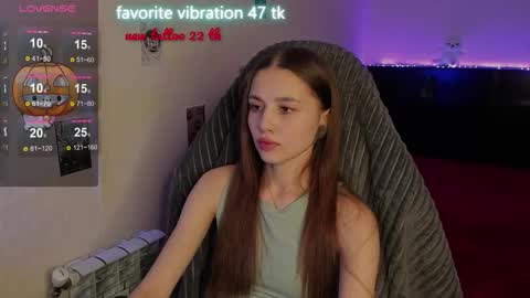 Snapshot of milyamess chatting on 11/03/25, 05:25 Emily online show from 11/03/25, 05:25