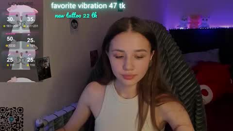 Snapshot of milyamess chatting on 11/30/25, 06:45 Emily online show from 11/30/25, 06:45