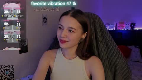 Snapshot of milyamess chatting on 12/03/25, 04:27 Emily online show from 12/03/25, 04:27