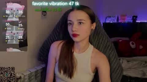 Snapshot of milyamess chatting on 12/04/25, 04:48 Emily online show from 12/04/25, 04:48