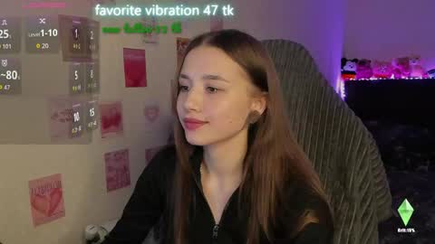 Snapshot of milyamess chatting on 05/13/26, 05:43 Emily online show from 05/13/26, 05:43