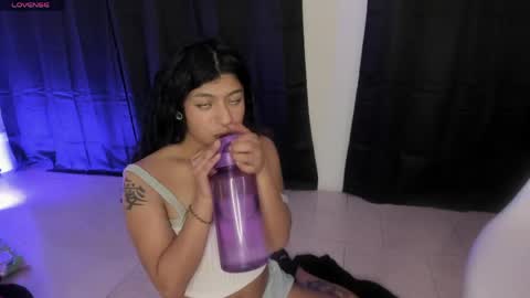 Snapshot of milyferrer chatting on 04/17/26, 03:09 Mily online show from 04/17/26, 03:09