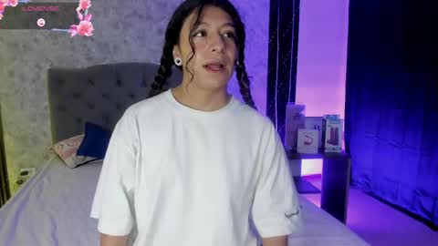 Snapshot of milyferrer chatting on 04/21/26, 03:02 Mily online show from 04/21/26, 03:02