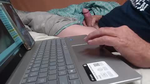 Snapshot of mimes32 chatting on 11/01/25, 08:49 mimes32 online show from 11/01/25, 08:49