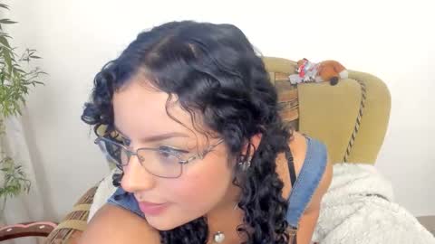 Snapshot of mimi_sa chatting on 10/20/25, 03:40 Mimii online show from 10/20/25, 03:40