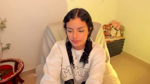 Snapshot of mimi_sa chatting on 11/24/25, 02:44 Mimii online show from 11/24/25, 02:44