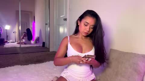 Snapshot of mimibabyxxx chatting on 10/25/25, 12:18 Mimi Baby online show from 10/25/25, 12:18