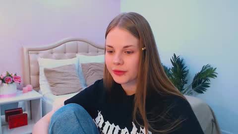 Kelly online show from 10/28/25, 03:04