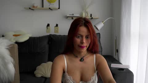 Snapshot of mimifoxz chatting on 11/02/25, 08:22 Mimi online show from 11/02/25, 08:22