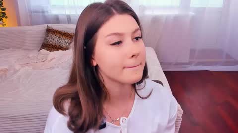 Snapshot of minditrelles chatting on 10/11/25, 07:18 Mindi online show from 10/11/25, 07:18